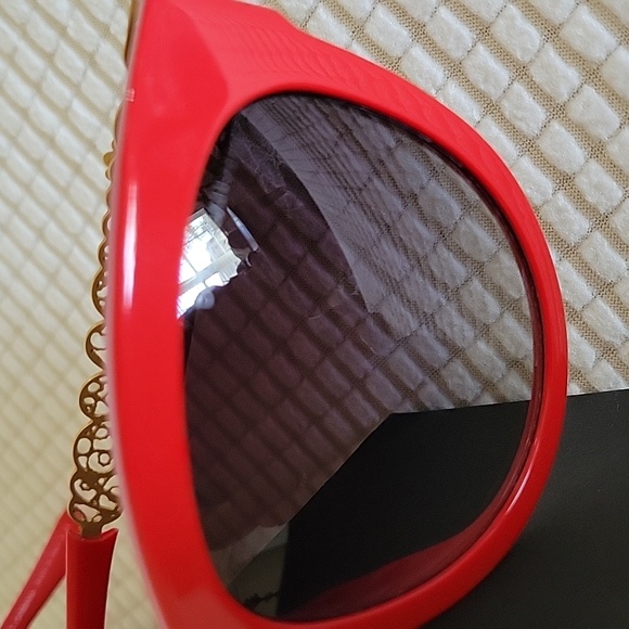 Dolce& Gabanna Sunglasses - Picture 10 of 15